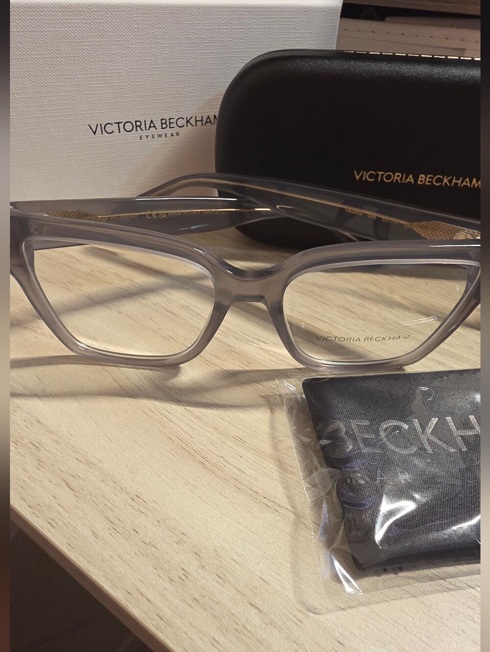 BNIB Victoria Beckham Eyewear - Picture 5 of 9